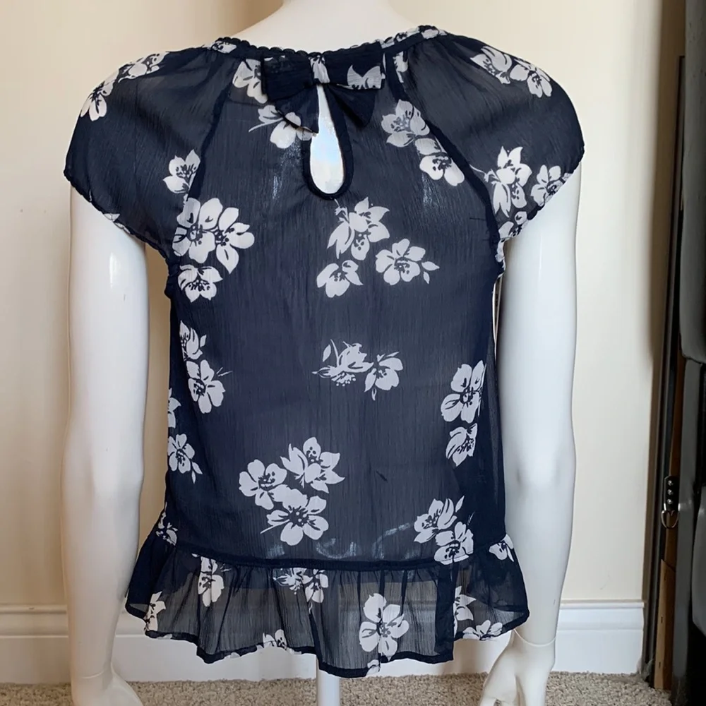 EUC Hollister Floral Sheer Top. • Size XS